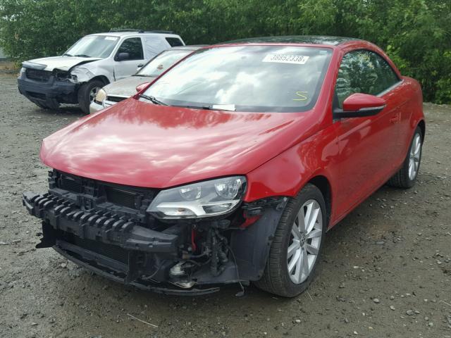 WVWBW7AH2CV010489 - 2012 VOLKSWAGEN EOS KOMFOR წითელი ფოტო 2