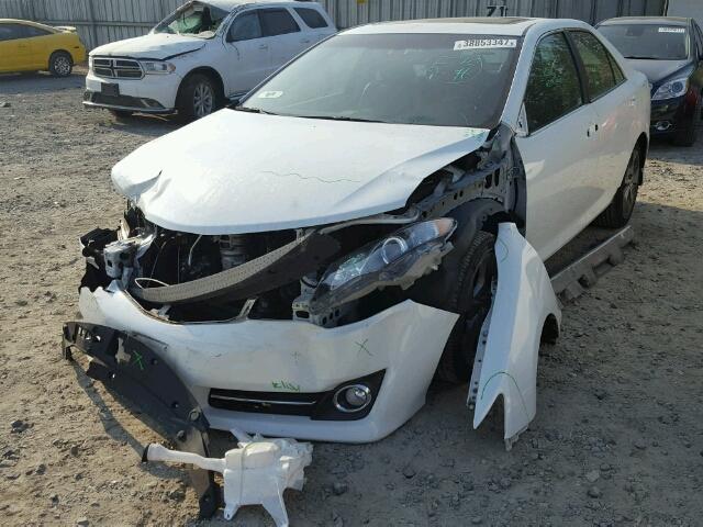 4T1BF1FK2CU625983 - 2012 TOYOTA CAMRY BASE WHITE photo 2