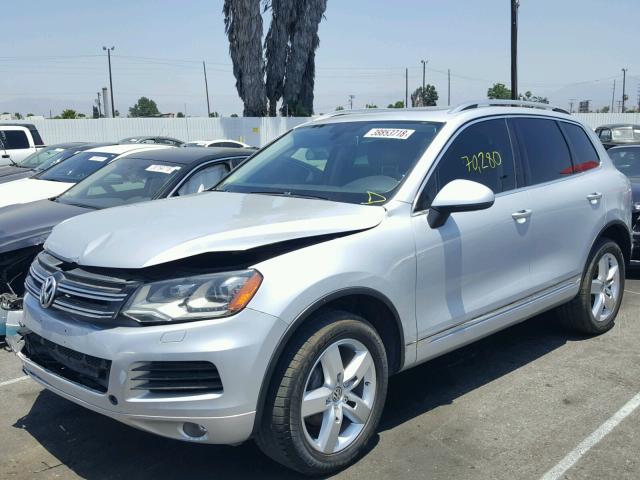 WVGEF9BP9DD011432 - 2013 VOLKSWAGEN TOUAREG V6 SILVER photo 2