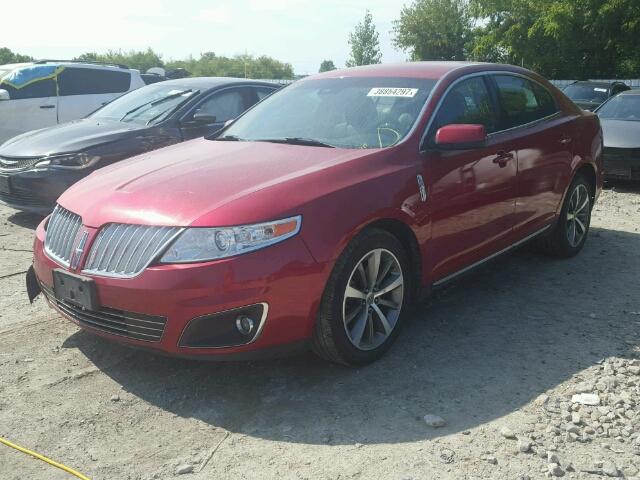 1LNHL9DR2AG611918 - 2010 LINCOLN MKS RED photo 2