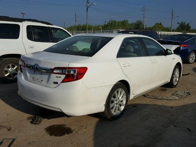 4T1BD1FK8DU083392 - 2013 TOYOTA CAMRY HYBR WHITE photo 4