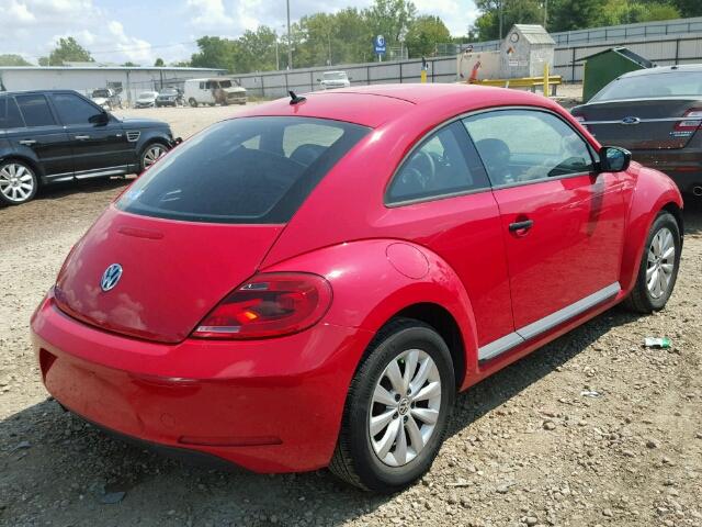 3VWF17AT5FM628096 - 2015 VOLKSWAGEN BEETLE RED photo 4