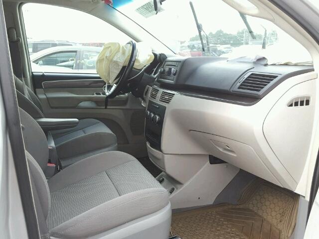 2V8HW44179R608178 - 2009 VOLKSWAGEN ROUTAN S ვერცხლისფერი ფოტო 5