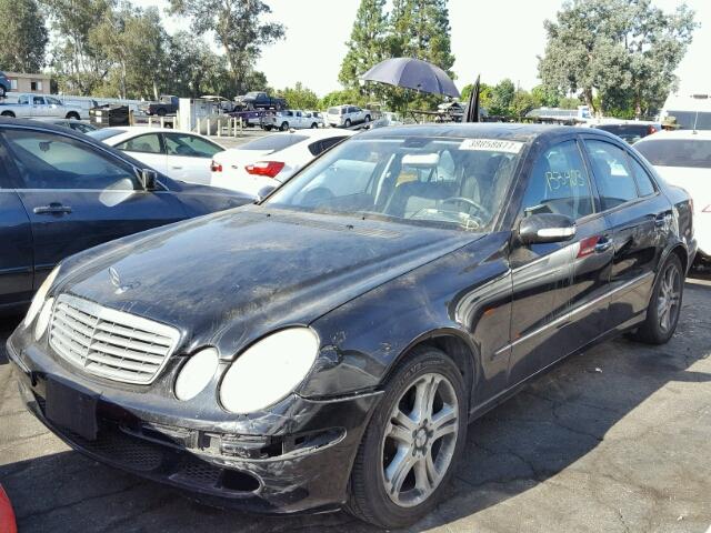 WDBUF70J55A696341 - 2005 MERCEDES-BENZ E BLACK photo 2