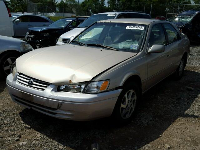 JT2BF22K8X0187721 - 1999 TOYOTA CAMRY LE BEIGE photo 2