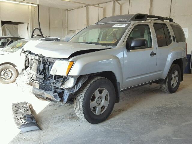 5N1AN08WX5C600945 - 2005 NISSAN XTERRA SILVER photo 2