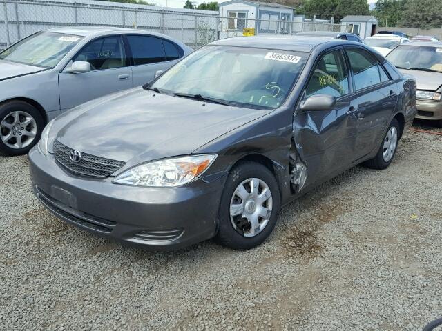 4T1BE30K42U512705 - 2002 TOYOTA CAMRY GRAY photo 2