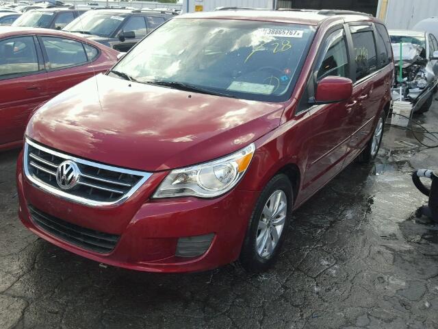 2C4RVABGXCR152080 - 2012 VOLKSWAGEN ROUTAN BURGUNDY photo 2