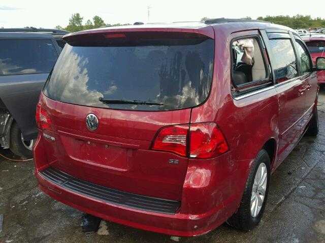 2C4RVABGXCR152080 - 2012 VOLKSWAGEN ROUTAN BURGUNDY photo 4