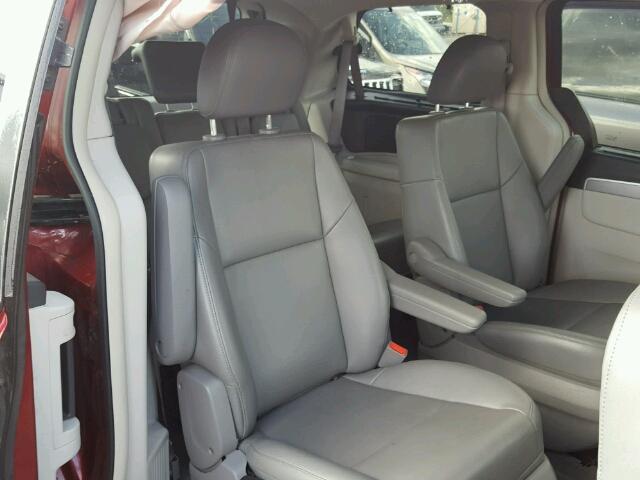 2C4RVABGXCR152080 - 2012 VOLKSWAGEN ROUTAN BURGUNDY photo 6