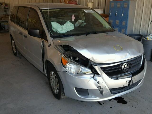 2V4RW4DG5BR669769 - 2011 VOLKSWAGEN ROUTAN S SILVER photo 1