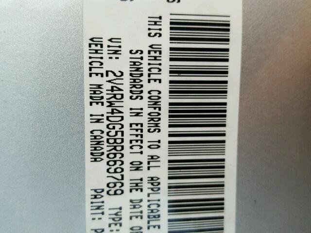 2V4RW4DG5BR669769 - 2011 VOLKSWAGEN ROUTAN S SILVER photo 10