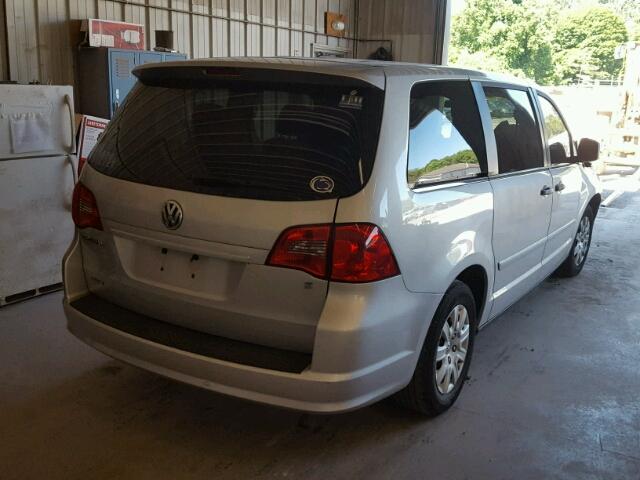 2V4RW4DG5BR669769 - 2011 VOLKSWAGEN ROUTAN S SILVER photo 4