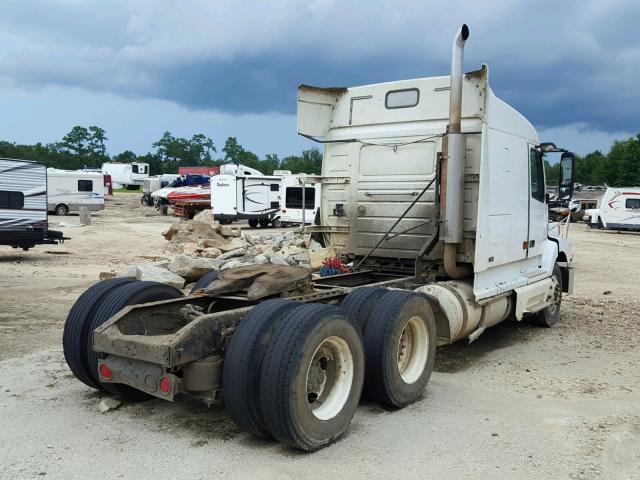 4V4ND1RJ8YN792817 - 2000 VOLVO VN WHITE photo 4