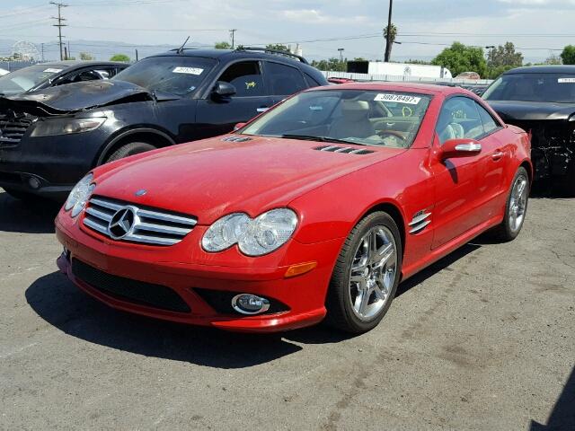 WDBSK71F17F127652 - 2007 MERCEDES-BENZ SL RED photo 2