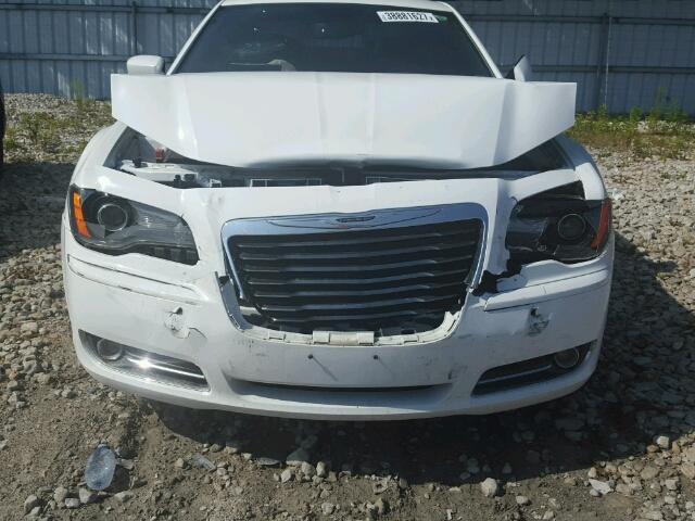 2C3CCABG5DH714426 - 2013 CHRYSLER 300 WHITE photo 9