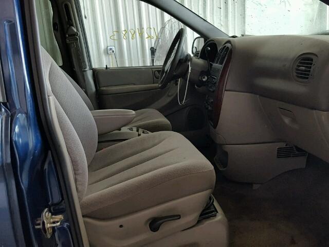 2C8GP74L83R172051 - 2003 CHRYSLER TOWN & COU BLUE photo 5