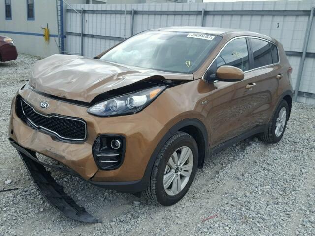 KNDPMCAC7H7221093 - 2017 KIA SPORTAGE GOLD photo 2