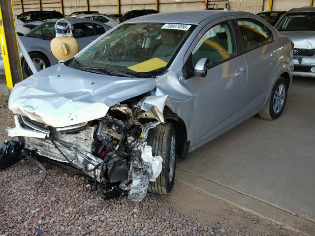 1G1JB5SH1J4112890 - 2018 CHEVROLET SONIC LS 银色 照片 2