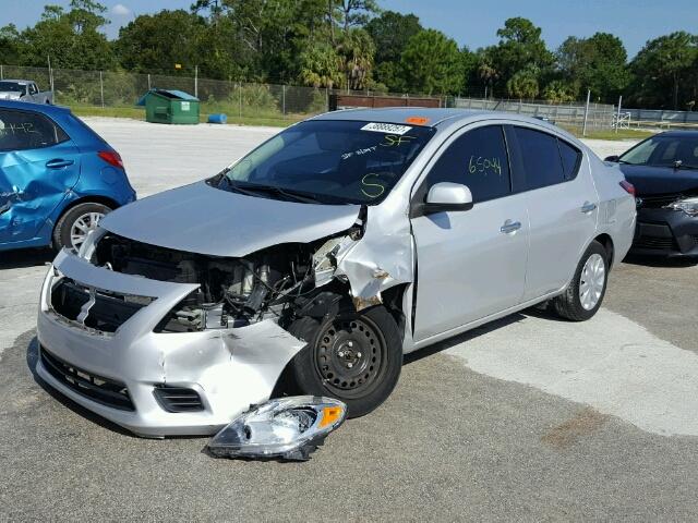 3N1CN7APXDL879618 - 2013 NISSAN VERSA SILVER photo 2