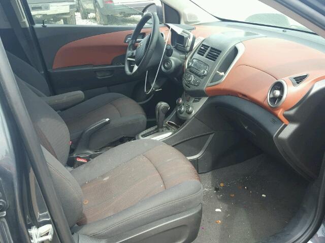 1G1JC5SH2D4112530 - 2013 CHEVROLET SONIC LT 灰色 照片 5