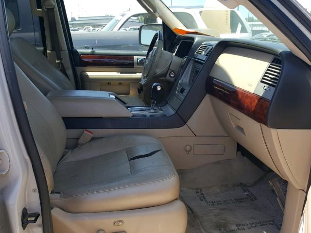 5LMFU28536LJ05397 - 2006 LINCOLN NAVIGATOR თეთრი ფოტო 5