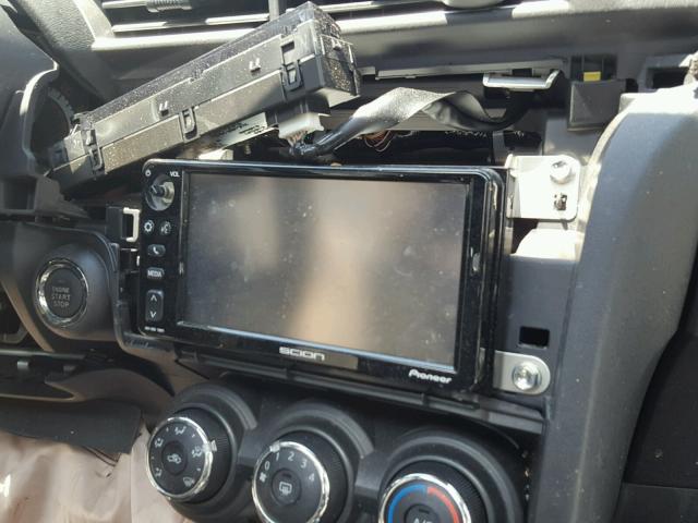 JTKJF5C79GJ018938 - 2016 TOYOTA SCION TC 白色 照片 9