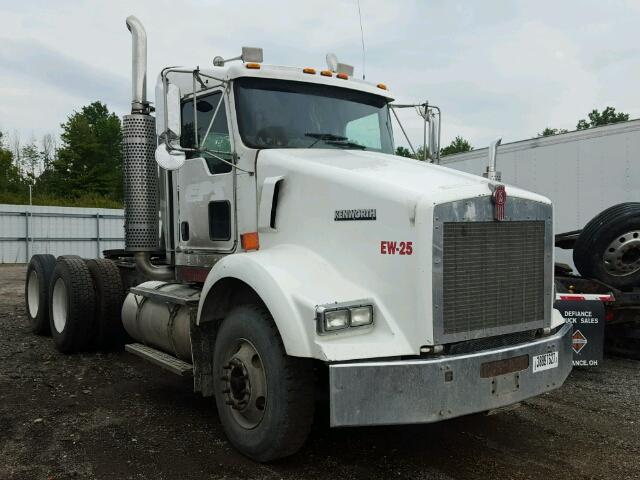 1XKDDB9X45J072424 - 2005 KENWORTH CONSTRUCTI WHITE photo 1