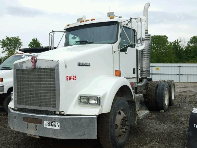 1XKDDB9X45J072424 - 2005 KENWORTH CONSTRUCTI WHITE photo 2