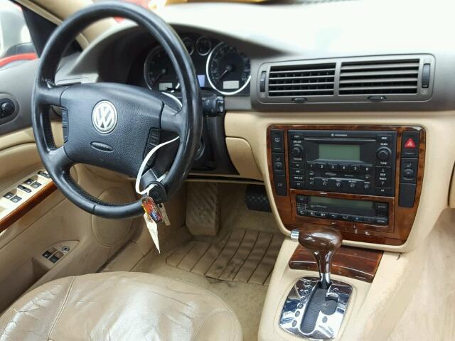 WVWRU63B45P019581 - 2005 VOLKSWAGEN PASSAT GLX GOLD photo 9