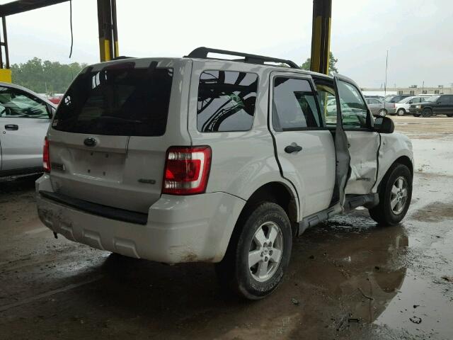 1FMCU93198KD86777 - 2008 FORD ESCAPE XLT WHITE photo 4