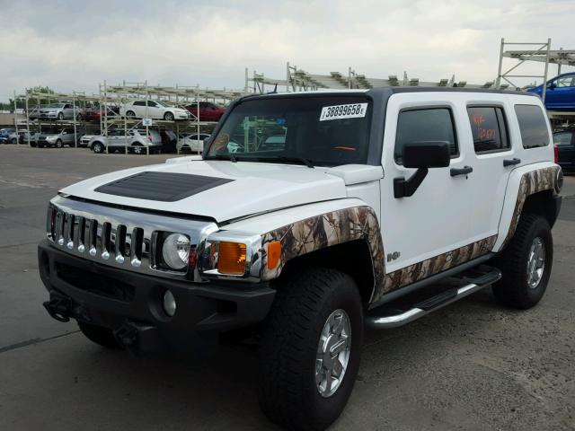 5GTDN136468102686 - 2006 HUMMER H3 WHITE photo 2