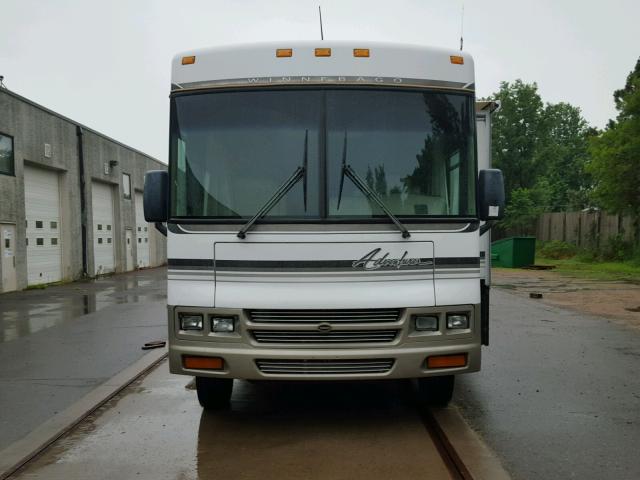 1FCNF53S410A02687 - 2001 FORD F550 SUPER WHITE photo 2