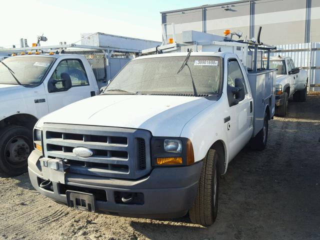 1FDSF30526EC12121 - 2006 FORD F350 SRW S WHITE photo 2