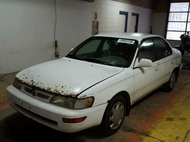 1NXBB02EXVZ640465 - 1997 TOYOTA COROLLA DX WHITE photo 2