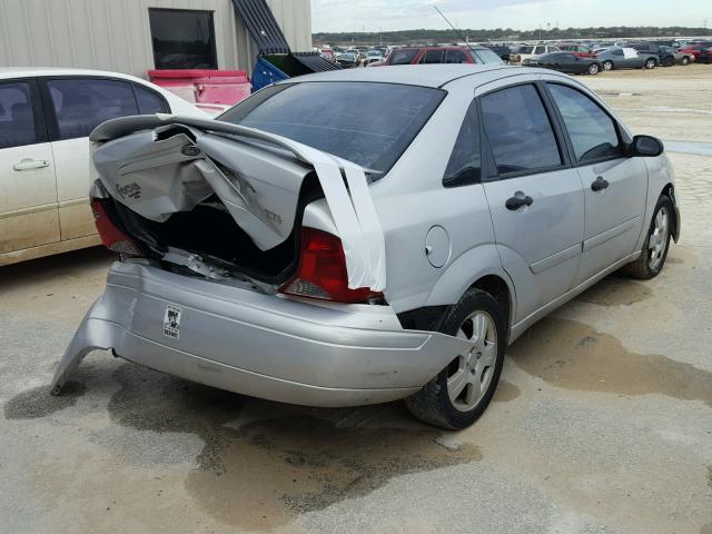 1FAFP38Z94W107762 - 2004 FORD FOCUS ZTS SILVER photo 4