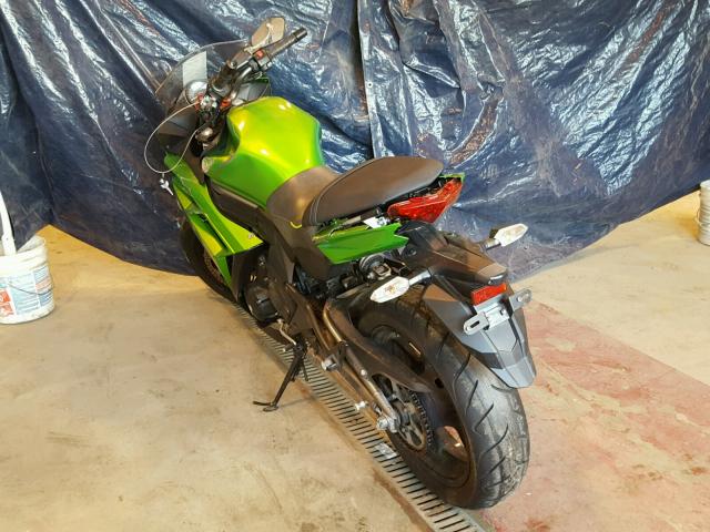 JKAEXEE14CDA02148 - 2012 KAWASAKI EX650 EC GREEN photo 3