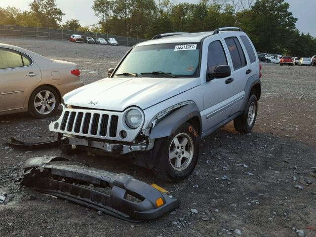 1J4GK48K66W147980 - 2006 JEEP LIBERTY SILVER photo 2