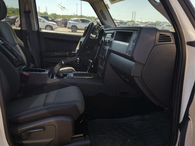 1J4RH4GKXAC115665 - 2010 JEEP COMMANDER WHITE photo 5