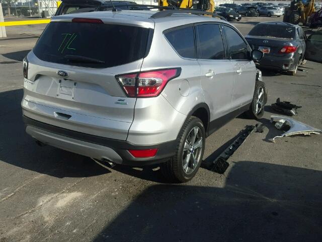 1FMCU0GD0HUC51126 - 2017 FORD ESCAPE SE SILVER photo 4