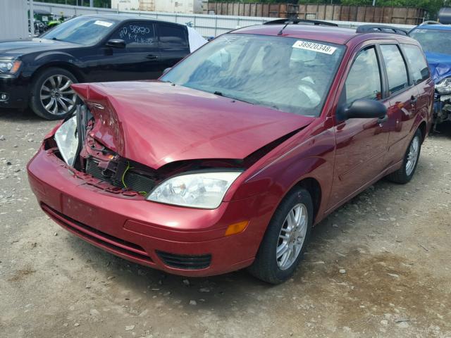 1FAFP36N75W270301 - 2005 FORD FOCUS ZXW MAROON photo 2