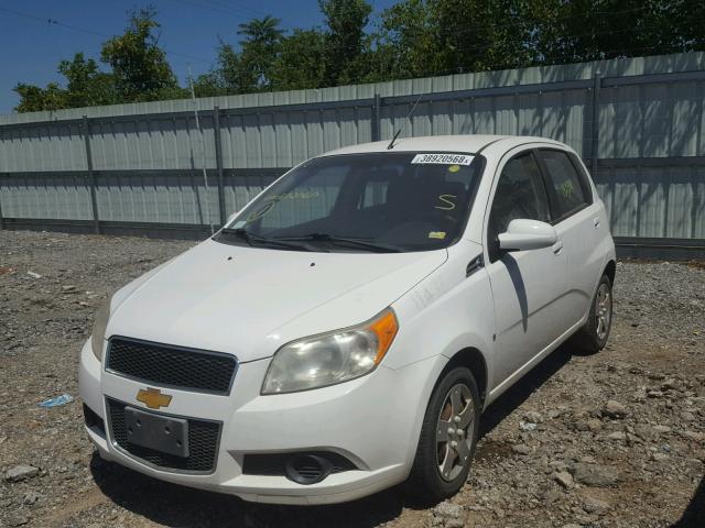 KL1TD66E29B602060 - 2009 CHEVROLET AVEO LS WHITE photo 2