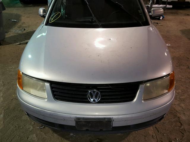 WVWNA63B8WE377772 - 1998 VOLKSWAGEN PASSAT GLS SILVER photo 7