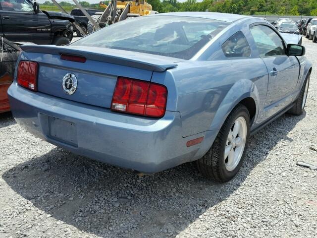 1ZVFT80N775369542 - 2007 FORD MUSTANG BLUE photo 4