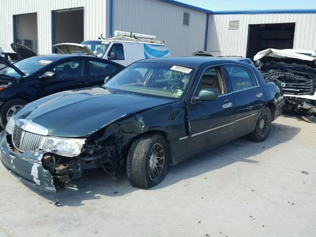 1LNHM82W51Y683996 - 2001 LINCOLN TOWN CAR S GREEN photo 2