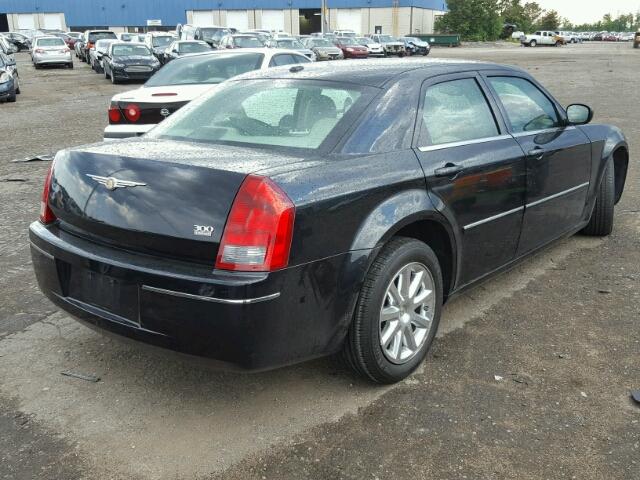 2C3KA53G27H889521 - 2007 CHRYSLER 300 TOURIN BLACK photo 4