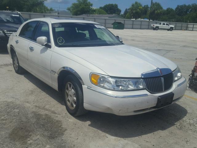 1LNHM82W42Y670710 - 2002 LINCOLN TOWN CAR S YELLOW photo 1