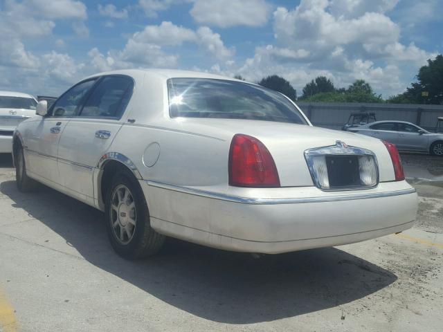 1LNHM82W42Y670710 - 2002 LINCOLN TOWN CAR S YELLOW photo 3