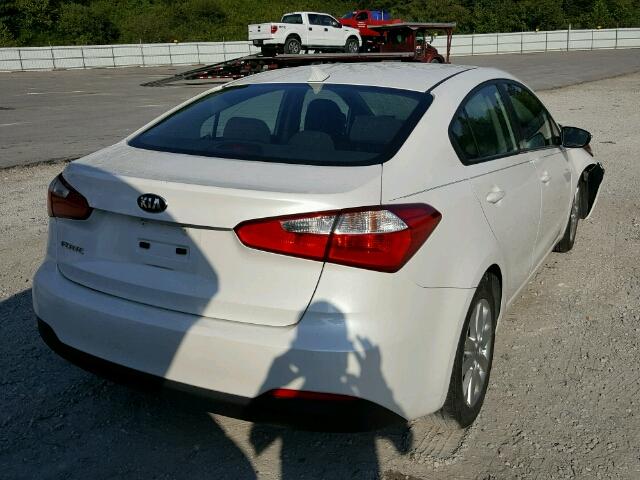 KNAFX4A69F5384708 - 2015 KIA FORTE LX WHITE photo 4