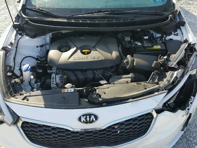 KNAFX4A69F5384708 - 2015 KIA FORTE LX WHITE photo 7